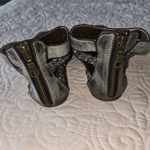 ROAN "Willa" Leather Gladiator Zip Up Sandals in a Misses size 6, fits 6.5 or 7 - Picture 5 of 9